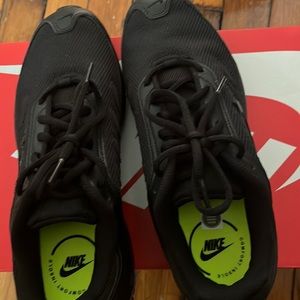 Size 8.5 Black Nike Air Max